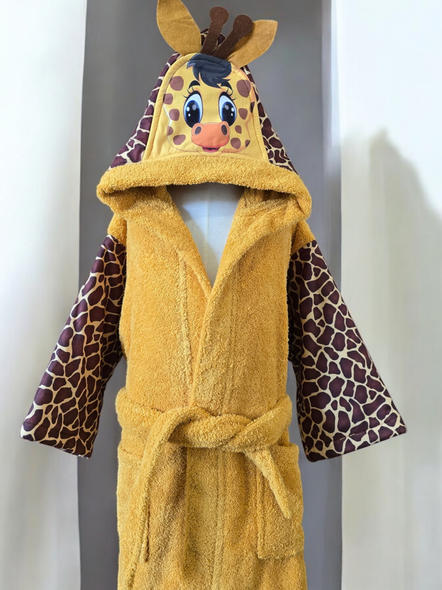 100% cotton soft and absorbent kids bathrobes, perfect for bath or pool time. Kids bathrobes and towels, Turkish cotton colourful, unique and luxurious. Fun kids bath time, kids swimming lessons, bubble bath, pure cotton, gift ideas, pool party, children’s birthday present.