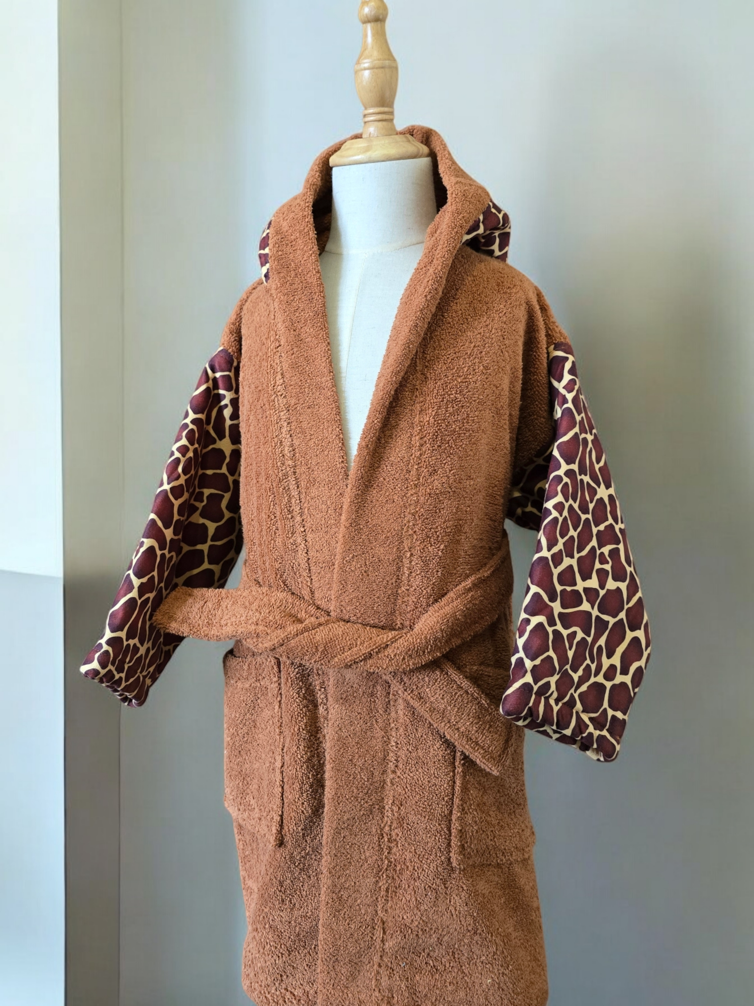 100% cotton soft and absorbent kids bathrobes, perfect for bath or pool time. Kids bathrobes and towels, Turkish cotton colourful, unique and luxurious. Fun kids bath time, kids swimming lessons, bubble bath, pure cotton, gift ideas, pool party, children’s birthday present.