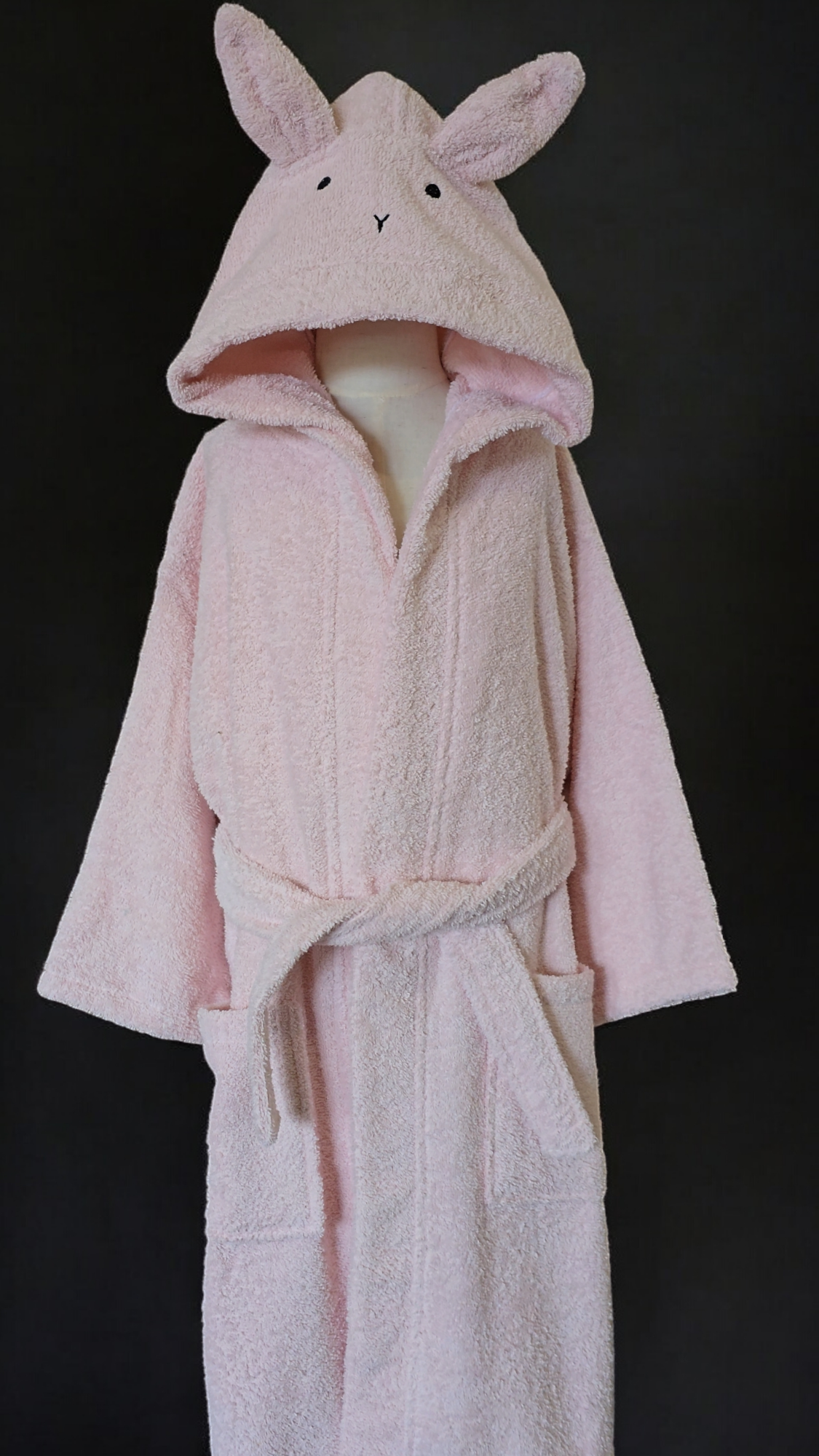 100% cotton soft and absorbent kids bathrobes, perfect for bath or pool time. Kids bathrobes and towels, Turkish cotton colourful, unique and luxurious. Fun kids bath time, kids swimming lessons, bubble bath, pure cotton, gift ideas, pool party, children’s birthday present.