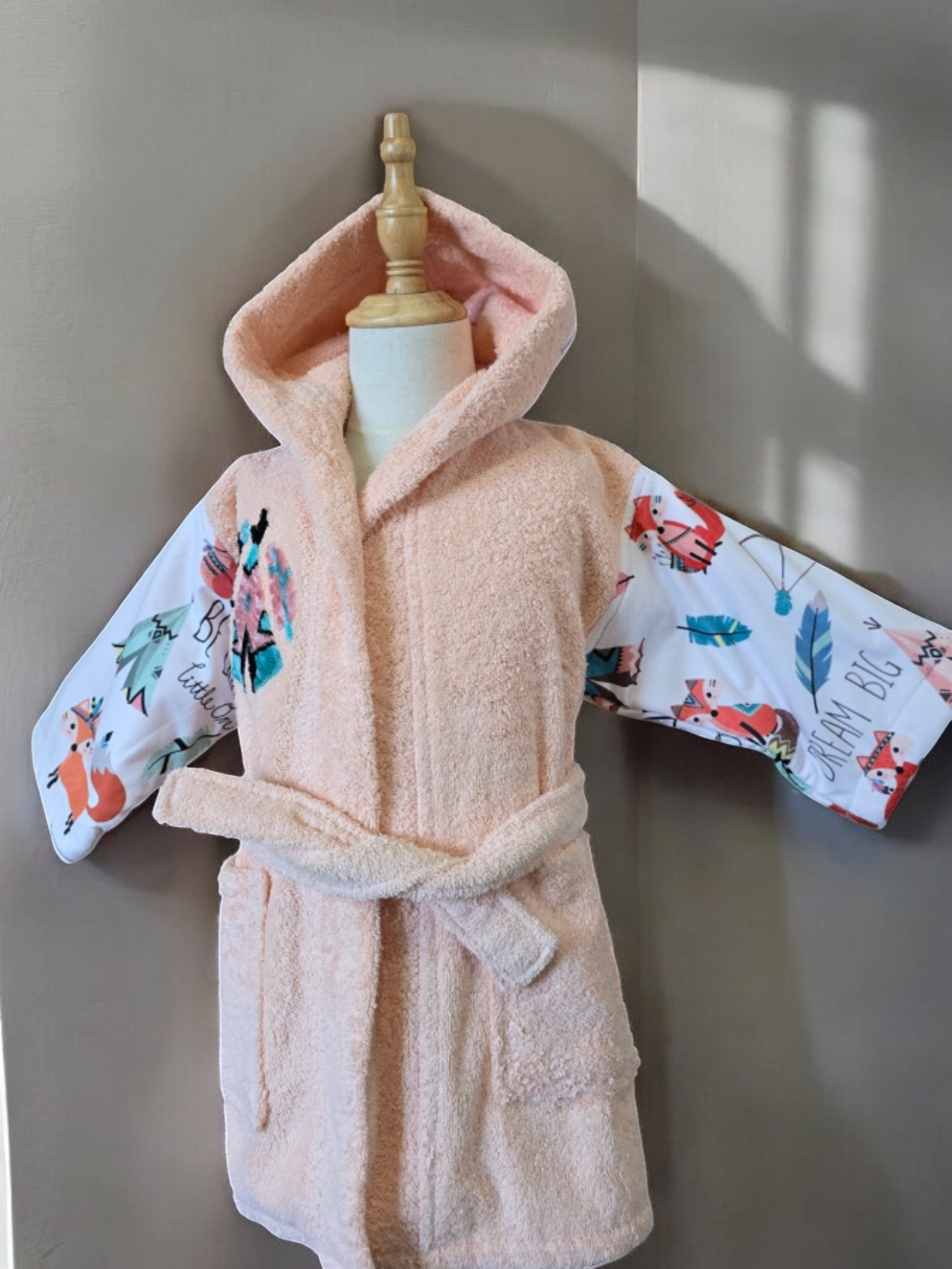 100% cotton soft and absorbent kids bathrobes, perfect for bath or pool time. Kids bathrobes and towels, Turkish cotton colourful, unique and luxurious. Fun kids bath time, kids swimming lessons, bubble bath, pure cotton, gift ideas, pool party, children’s birthday present.