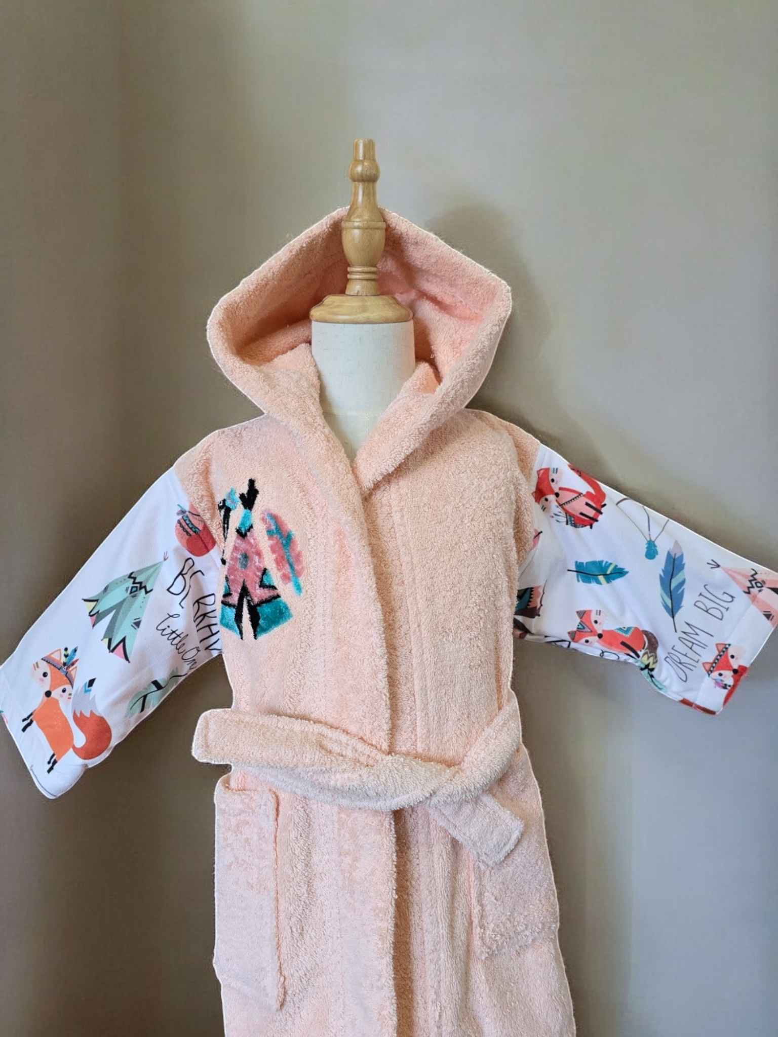100% cotton soft and absorbent kids bathrobes, perfect for bath or pool time. Kids bathrobes and towels, Turkish cotton colourful, unique and luxurious. Fun kids bath time, kids swimming lessons, bubble bath, pure cotton, gift ideas, pool party, children’s birthday present.