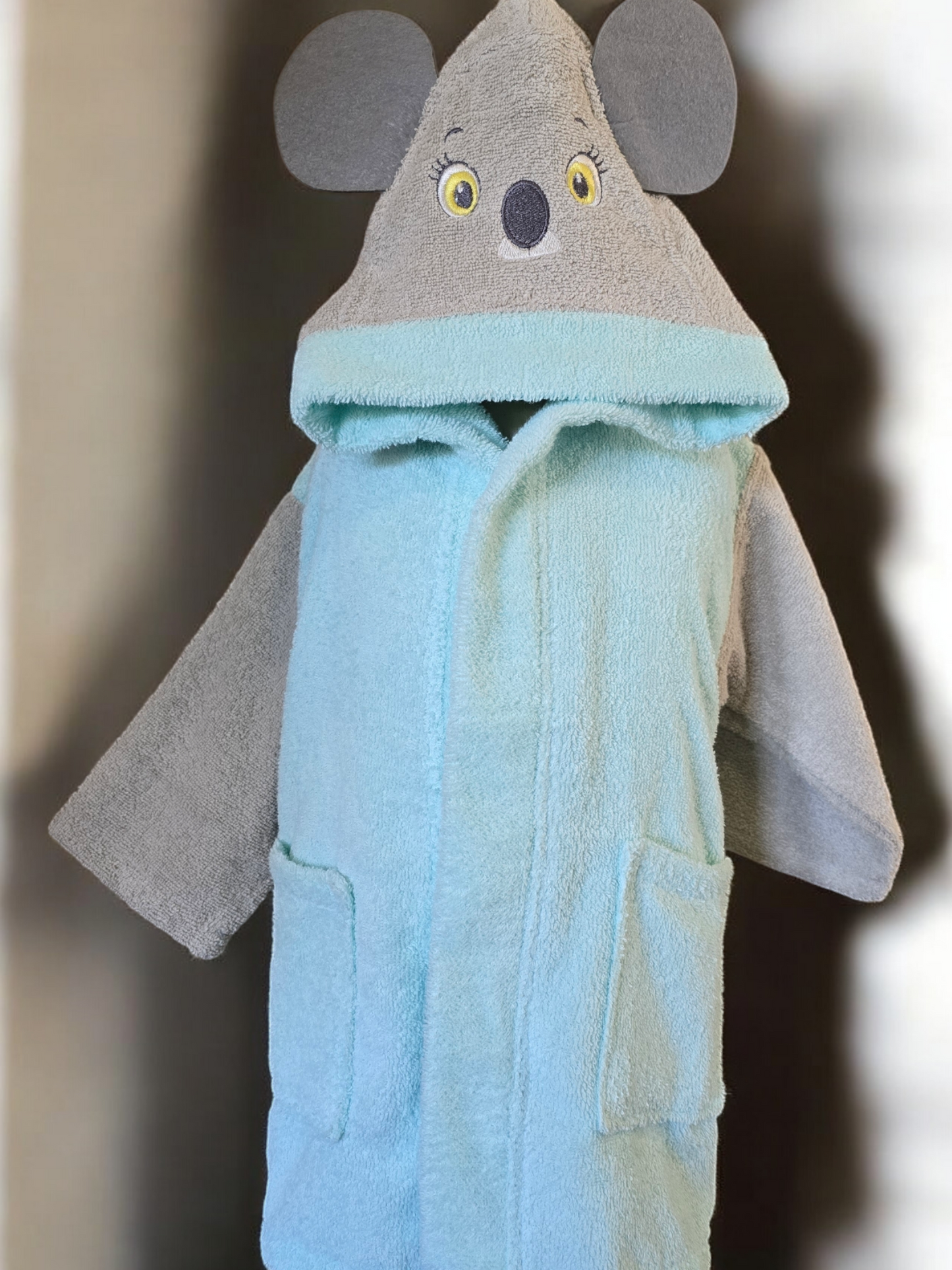 100% cotton soft and absorbent kids bathrobes, perfect for bath or pool time Kids bathrobes and towels, Turkish cotton colourful, unique and luxurious. Fun kids bath time, kids swimming lessons, bubble bath, pure cotton, gift ideas, pool party, children’s birthday present.