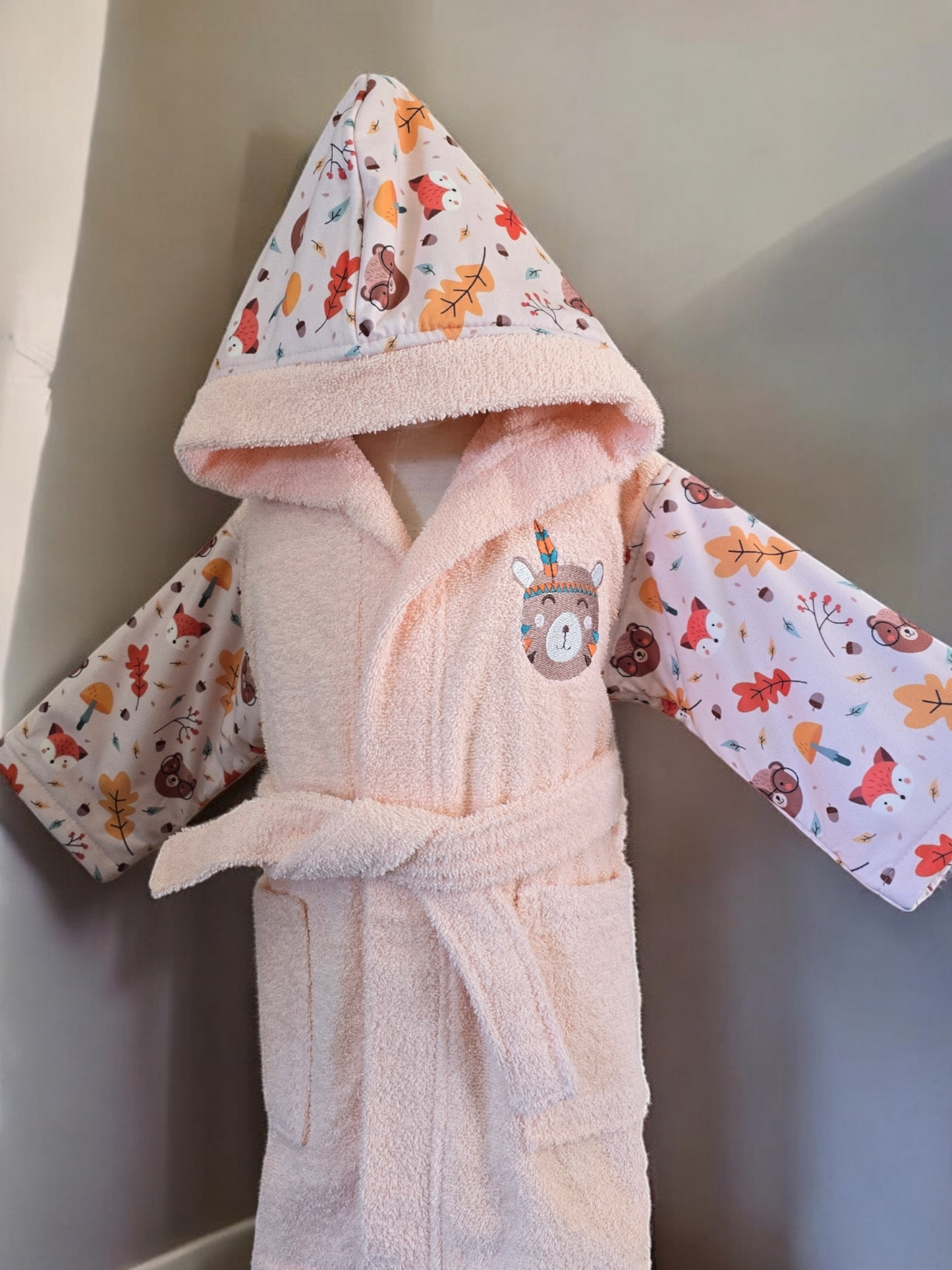 100% cotton soft and absorbent kids bathrobes, perfect for bath or pool time. Kids bathrobes and towels, Turkish cotton colourful, unique and luxurious. Fun kids bath time, kids swimming lessons, bubble bath, pure cotton, gift ideas, pool party, children’s birthday present.