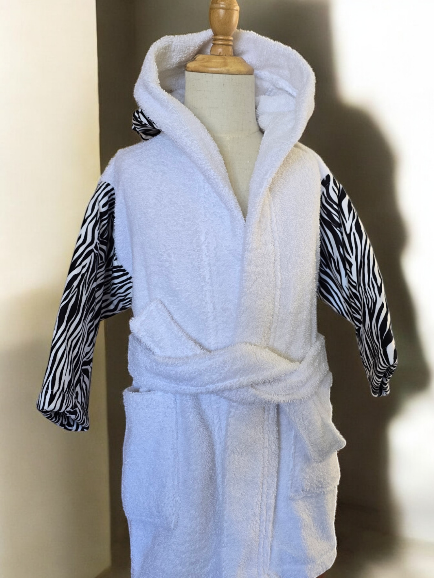 100% cotton soft and absorbent kids bathrobes, perfect for bath or pool time. Kids bathrobes and towels, Turkish cotton colourful, unique and luxurious. Fun kids bath time, kids swimming lessons, bubble bath, pure cotton, gift ideas, pool party, children’s birthday present.