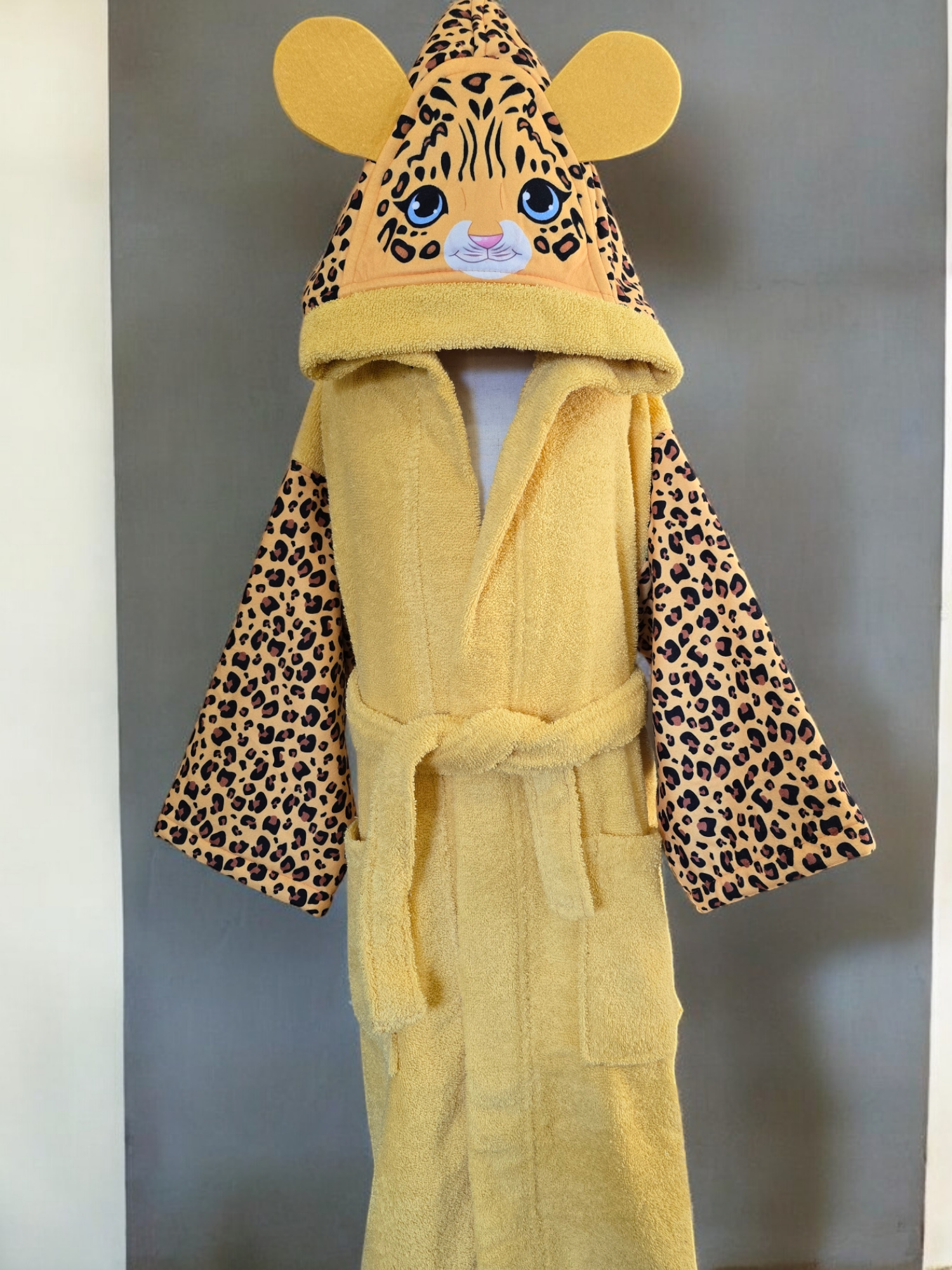 100% cotton soft and absorbent kids bathrobes, perfect for bath or pool time. Kids bathrobes and towels, Turkish cotton colourful, unique and luxurious. Fun kids bath time, kids swimming lessons, bubble bath, pure cotton, gift ideas, pool party, children’s birthday present.