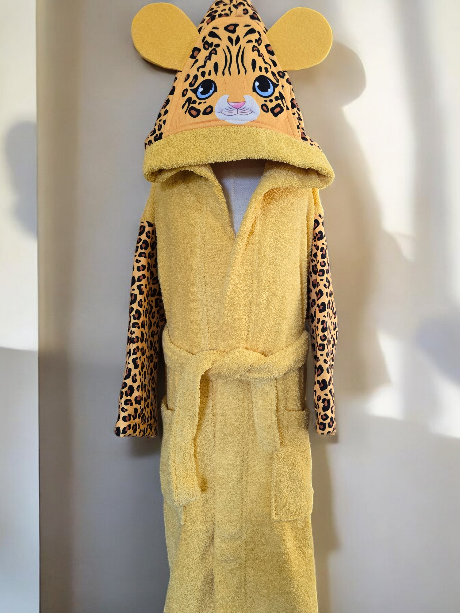 100% cotton soft and absorbent kids bathrobes, perfect for bath or pool time. Kids bathrobes and towels, Turkish cotton colourful, unique and luxurious. Fun kids bath time, kids swimming lessons, bubble bath, pure cotton, gift ideas, pool party, children’s birthday present.