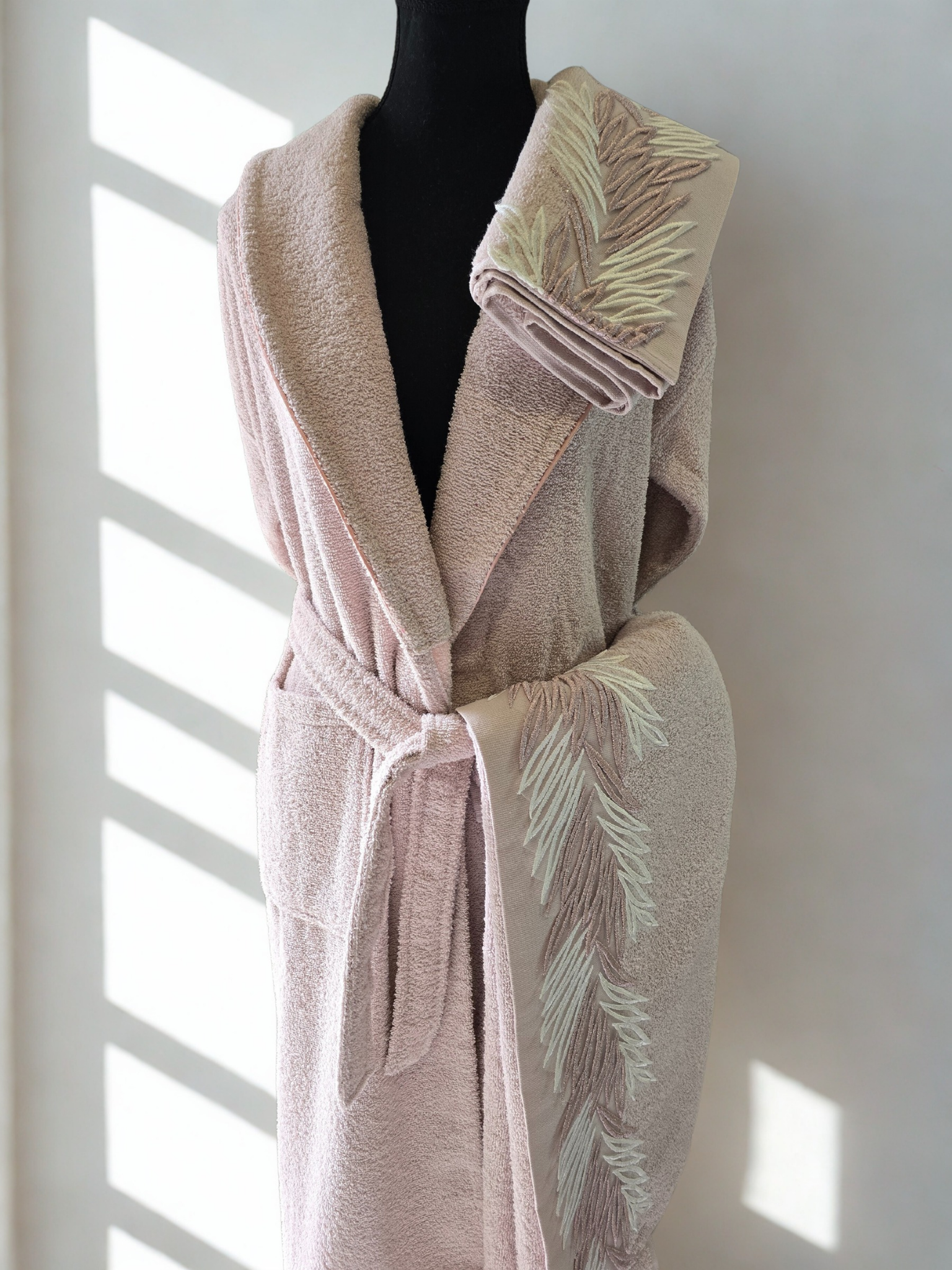 Alora 3 piece bathrobe set with 1 cotton robe and 2 cotton towels (70x140 cm and 50x90 cm).