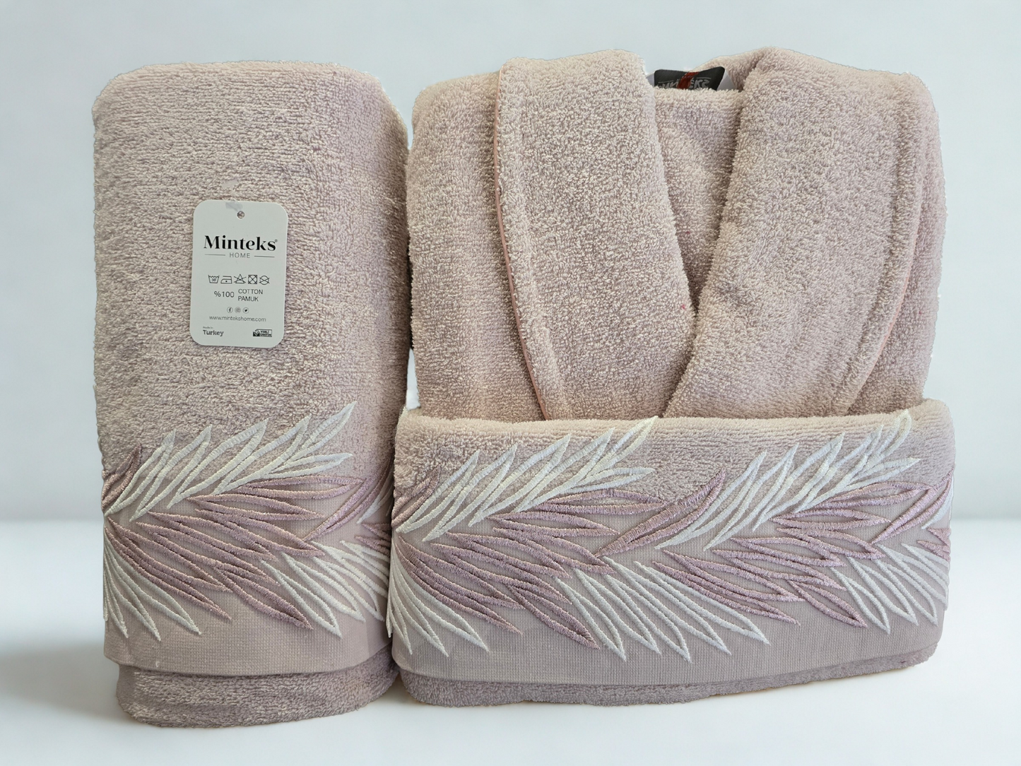 Alora 3 piece bathrobe set with 1 cotton robe and 2 cotton towels (70x140 cm and 50x90 cm).